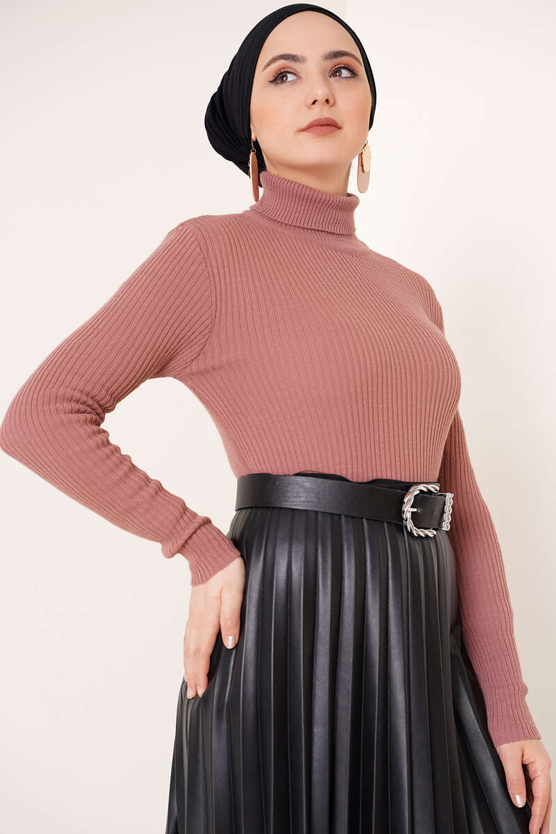 BNG Women Turtleneck Sweater in Rose Pink - Clermont