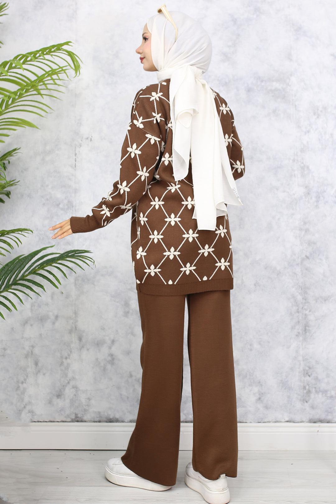 BNG Women Brown Knit Suit with Flower Pattern and Stones - Clermont