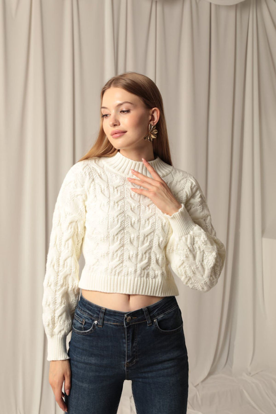 سترة KKT Knitwear مصنوعة من نسيج محبوك ومفصلة للنساء من إكرو - والثام