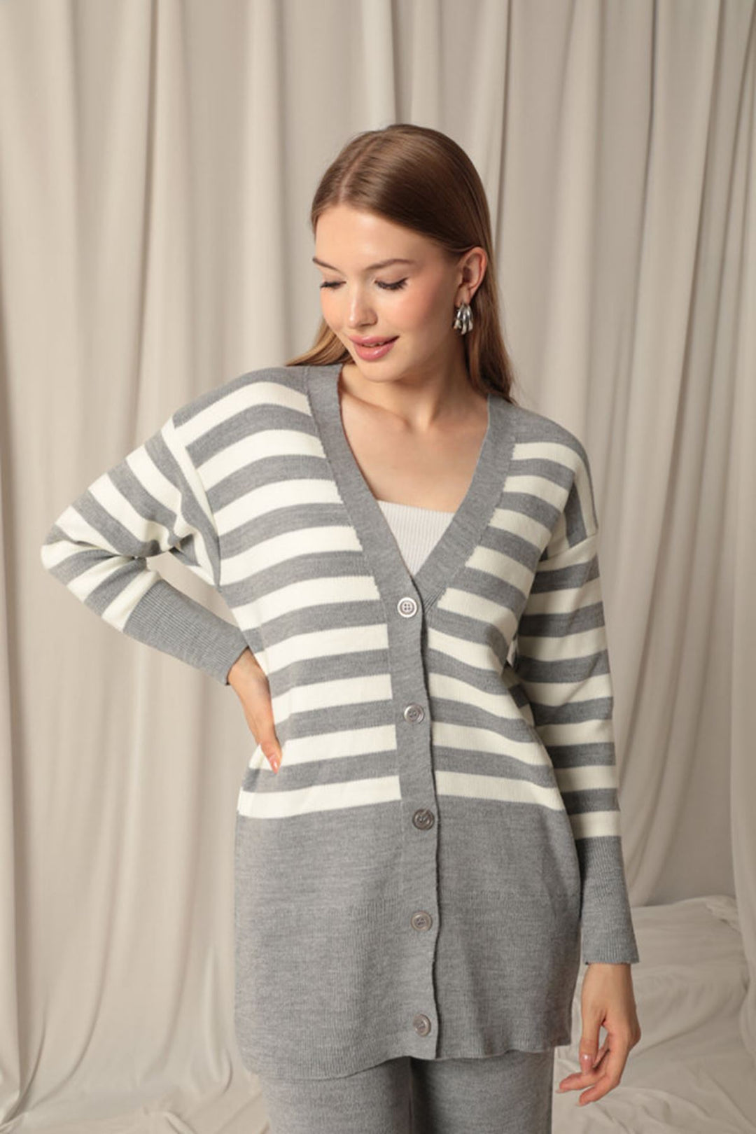 KKT Knitwear Table -ткани полосатый женский кардиганский серый костюм - Port Charlotte