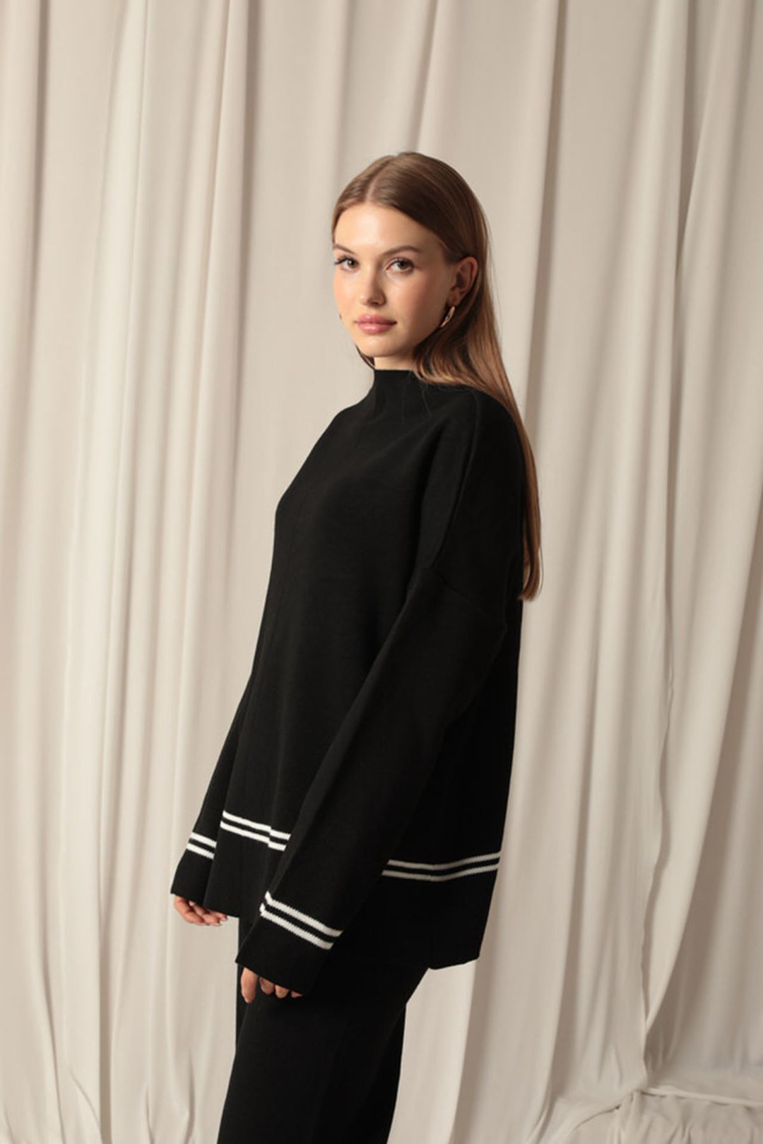 KKT Knitwear Fabric Thin Striped Women's Black Suit - Montemorelos