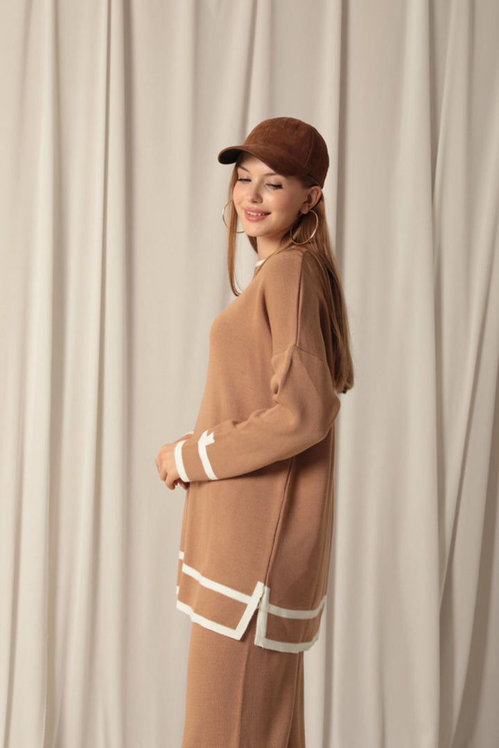 KKT Knitwear Fabric Thick Striped Women's Tan Suit - Chenalhó