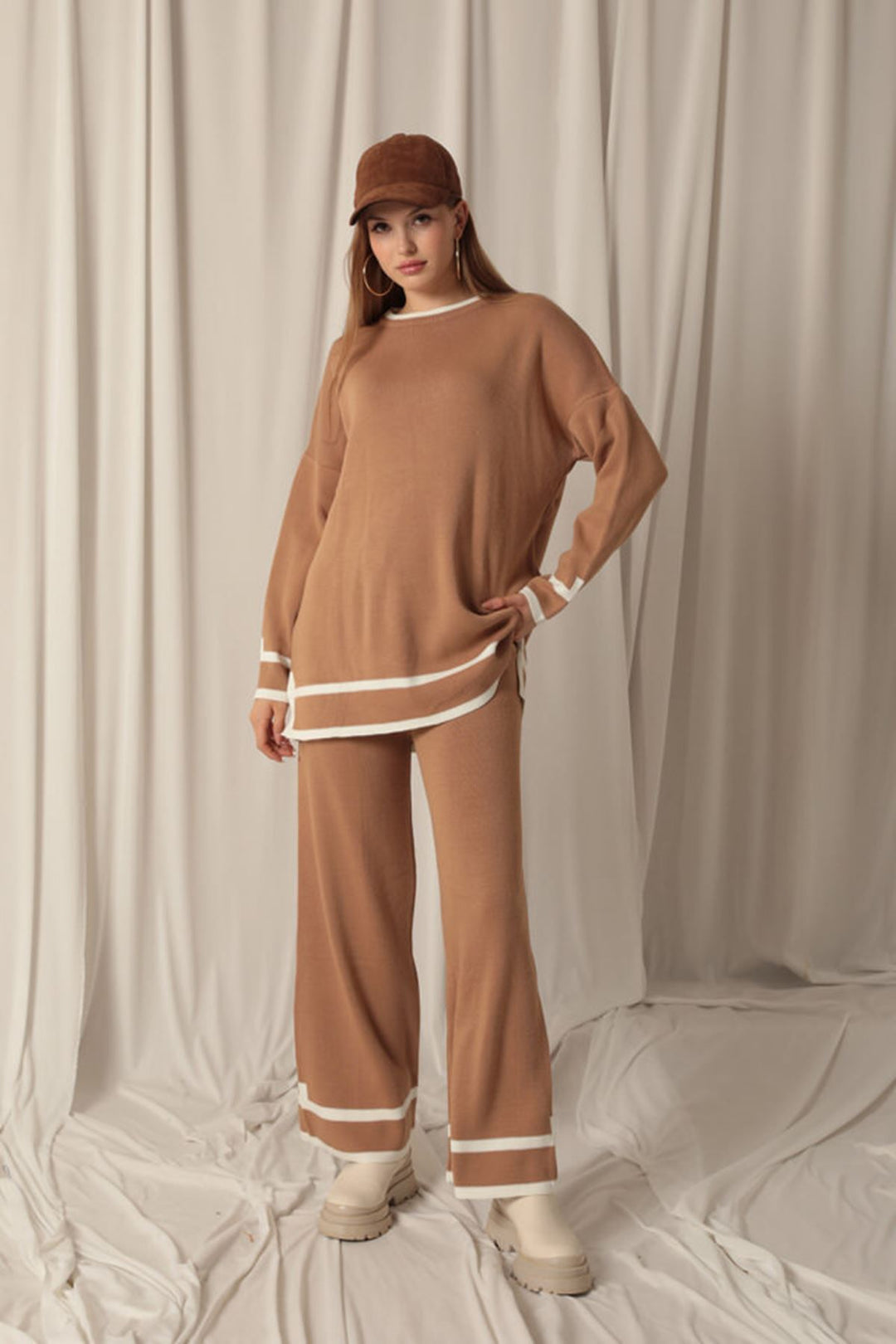 KKT Knitwear Fabric Thick Striped Women's Tan Suit - Chenalhó