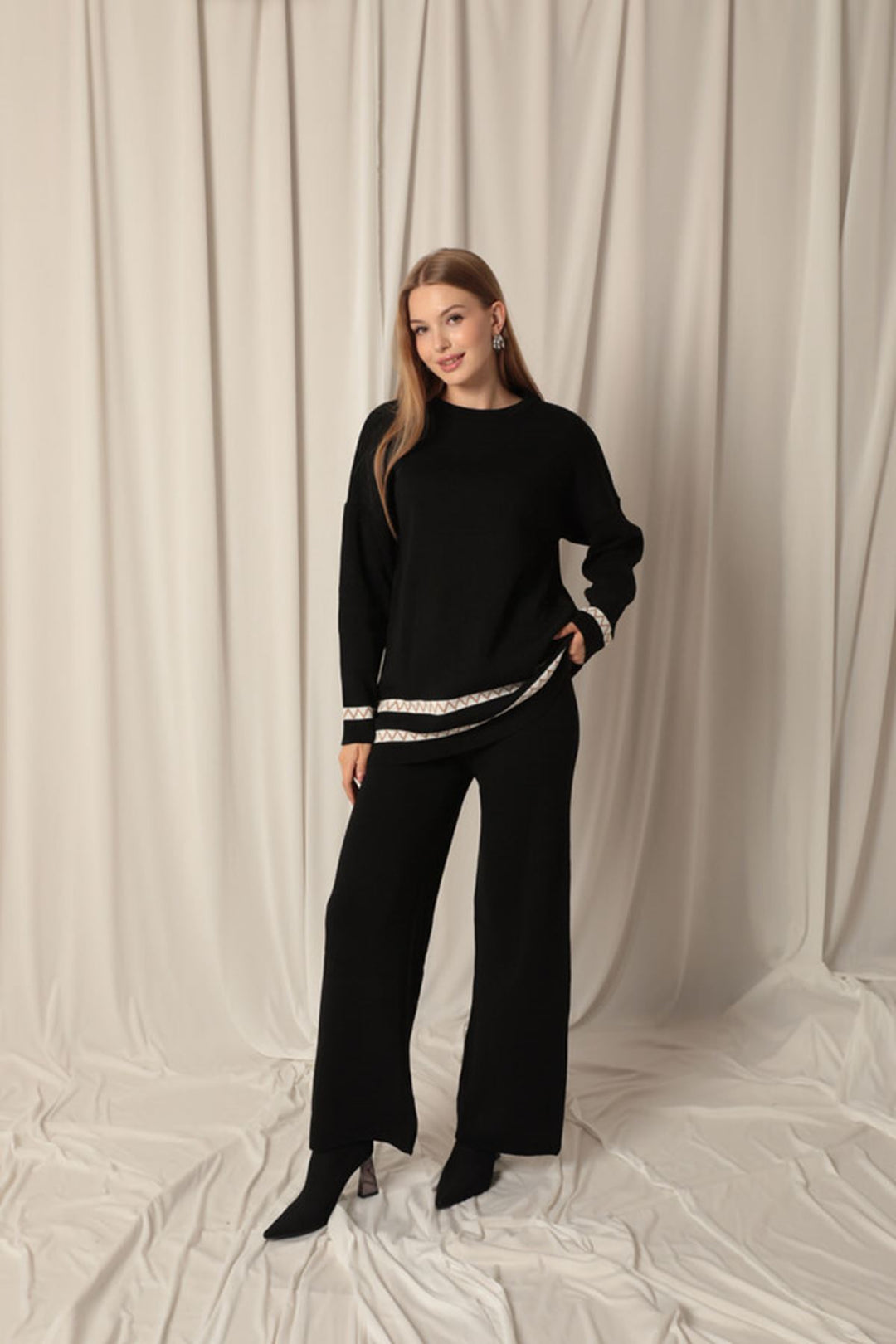 KKT Knitwear Fabric Ethnic Striped Women's Black Suit - Jiménez