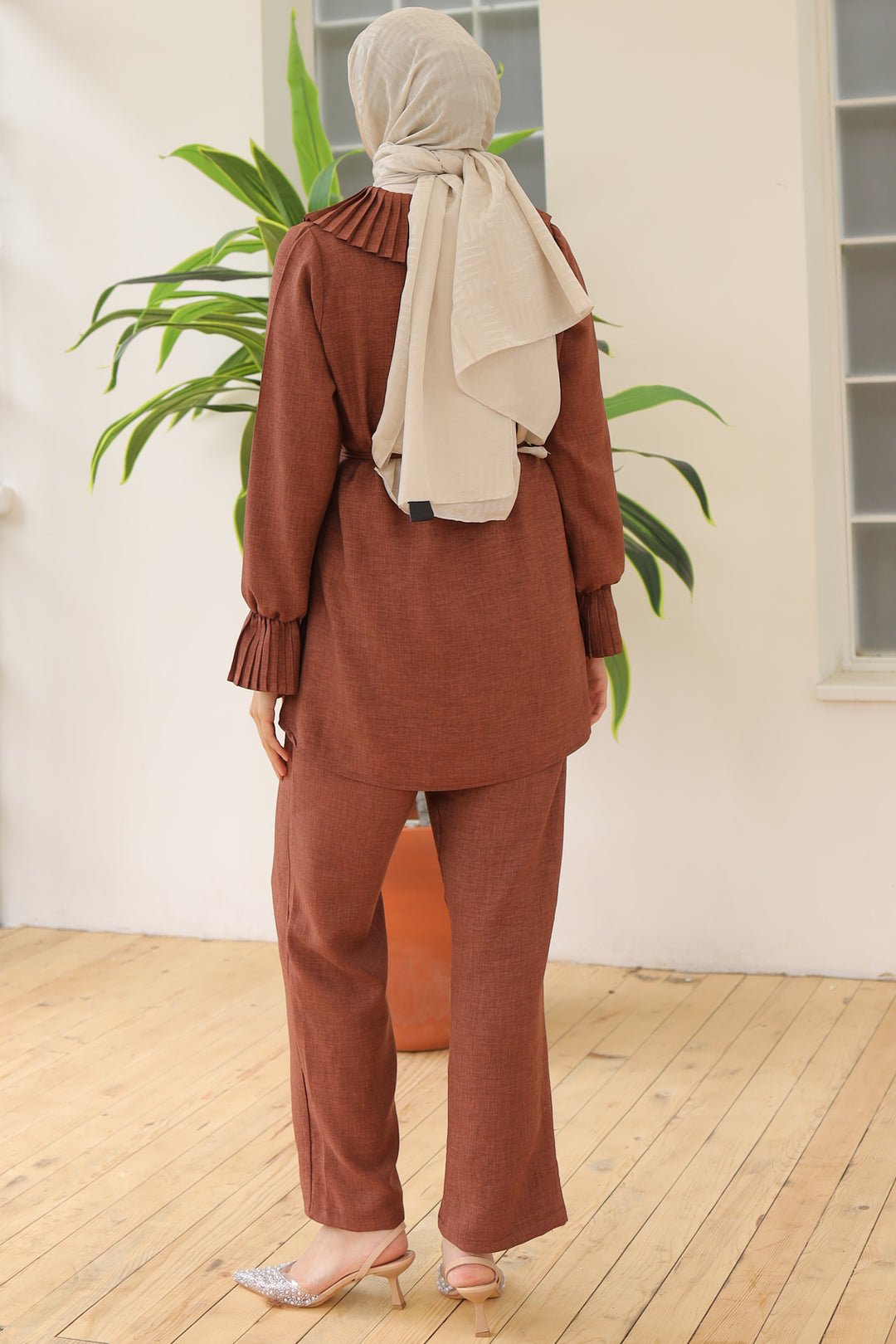 BNG Women Brown Linen Suit with Pleated Collar and Sleeves - Clermont