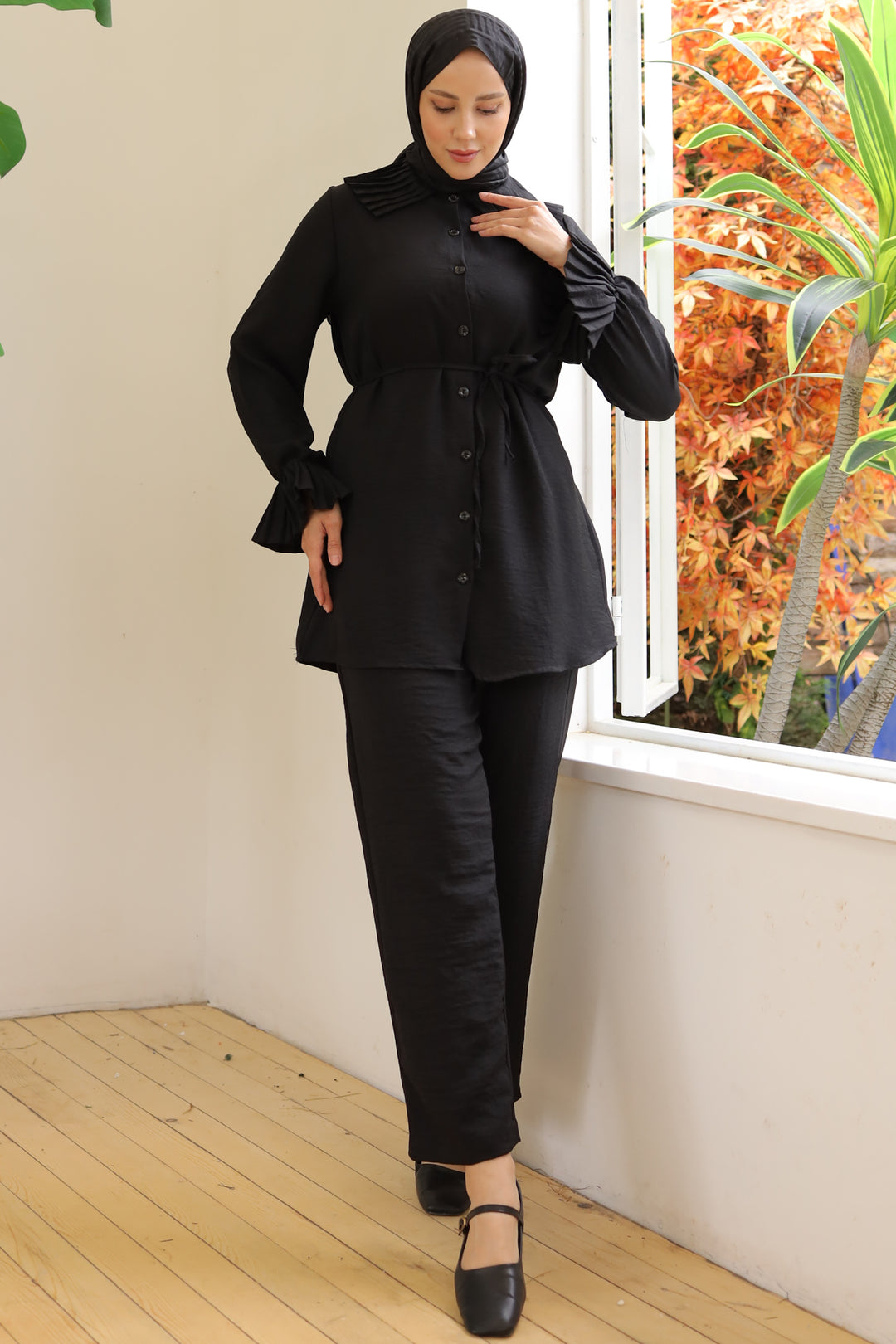 BNG Women Pleated Linen Suit in Black with Collar and Sleeves - Clermont