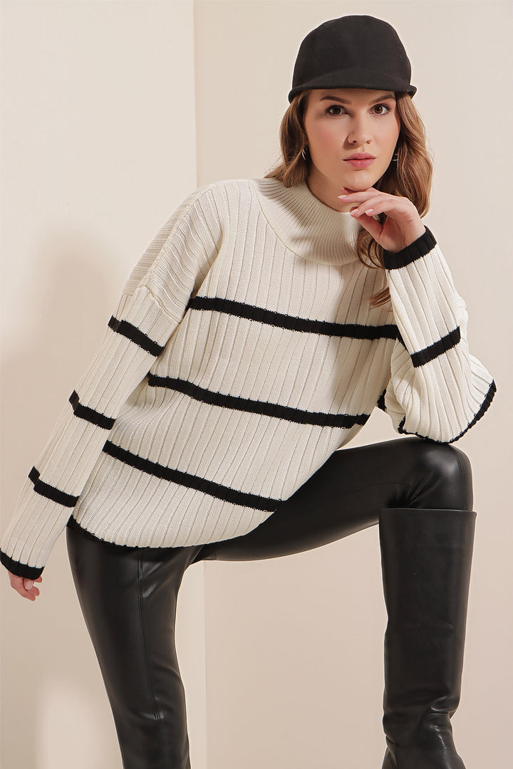 BGD Women Striped Oversized Fisherman Collar Sweater - White - Avondale