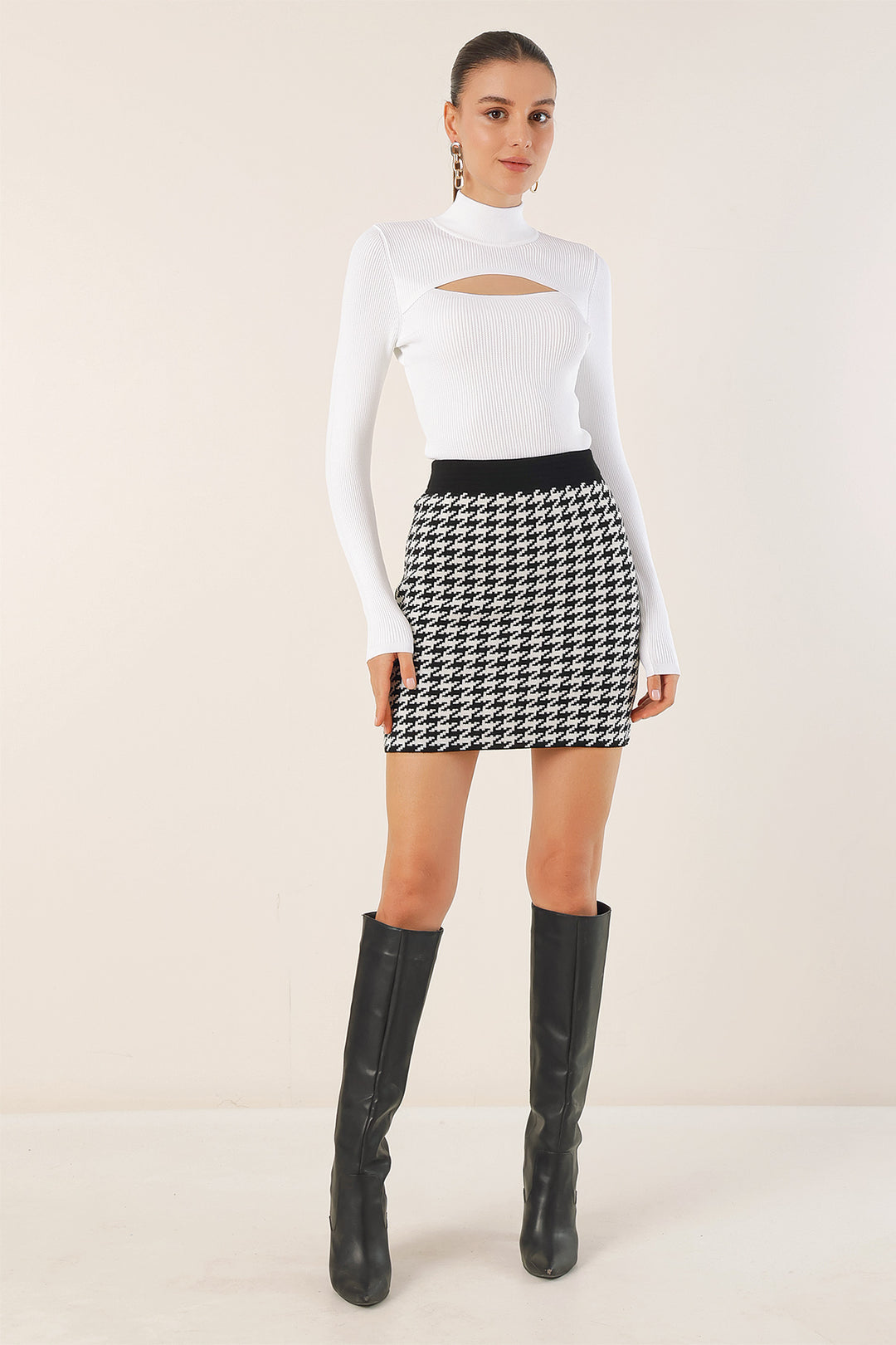 BGD Women Patterned Mini Knit Skirt - Black - Avondale