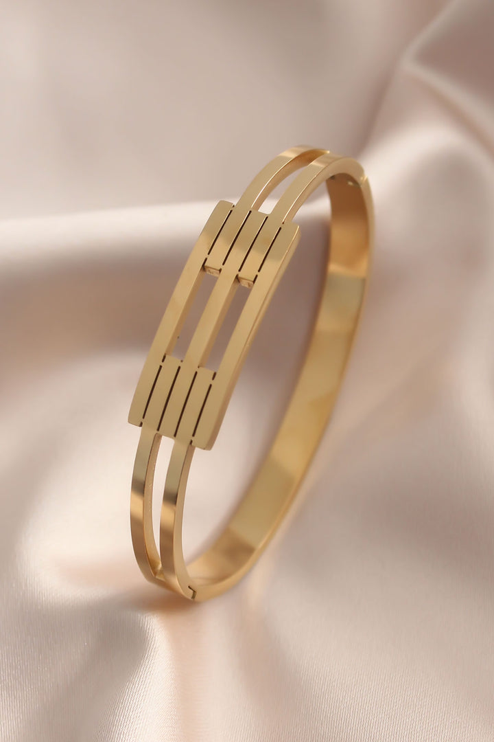 EBJ Steel Gold Color Ribbed Model Cuff Women's Bracelet - Delicias