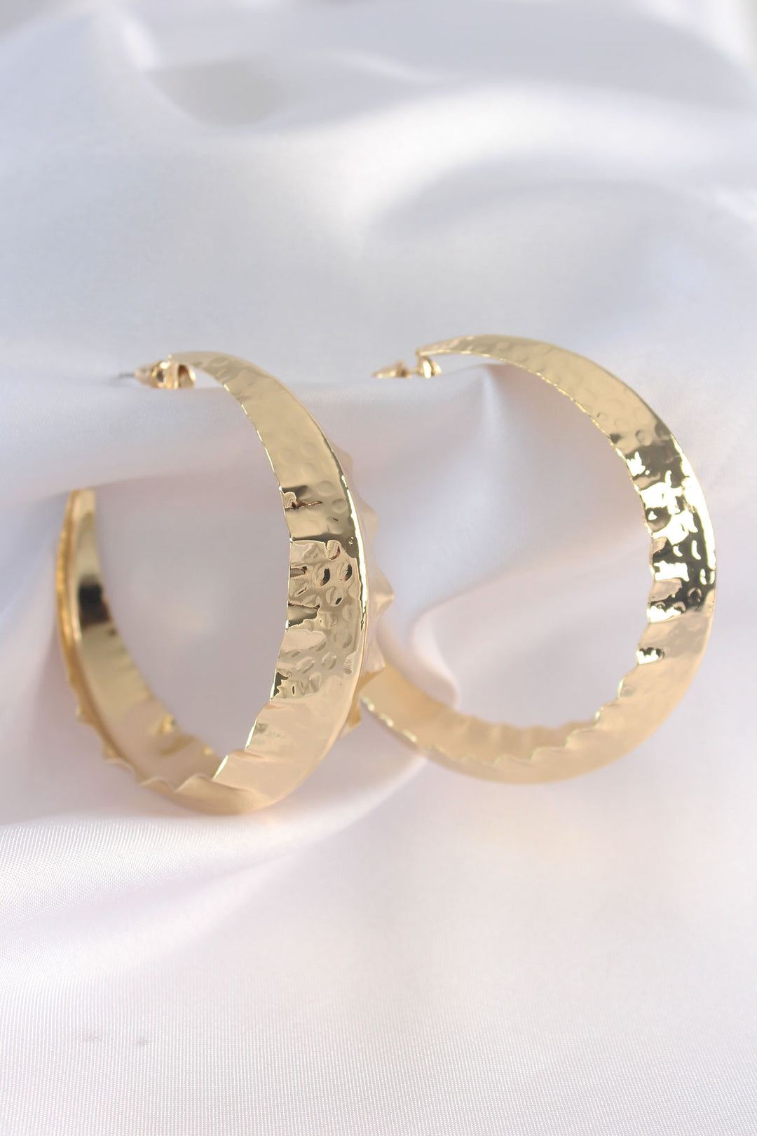 EBJ Gold Color Rice Leaf Patterned Hoop Earrings - Niederkassel