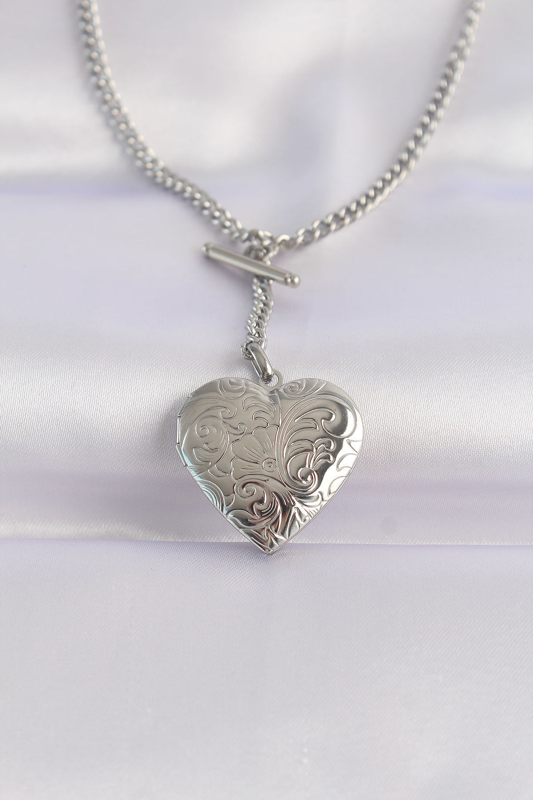 EBJ 316L Stainless Steel Chain Silver Color Heart Necklace with Opened Flower Pattern Inside - Mira