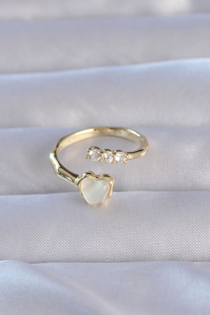 EBJ Adjustable Ring with Rice Gold Color Zircon Stone and Mother of Pearl Heart Model - Thessaloníki