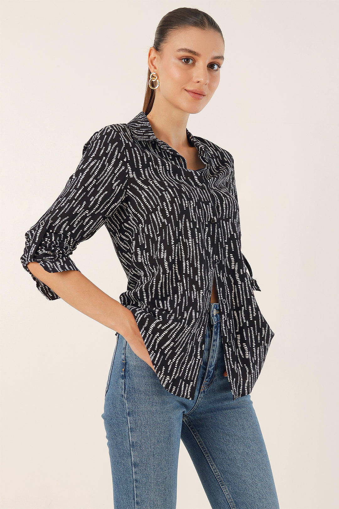 BGD Women Graphic Patterned Shirt - Black - Avondale