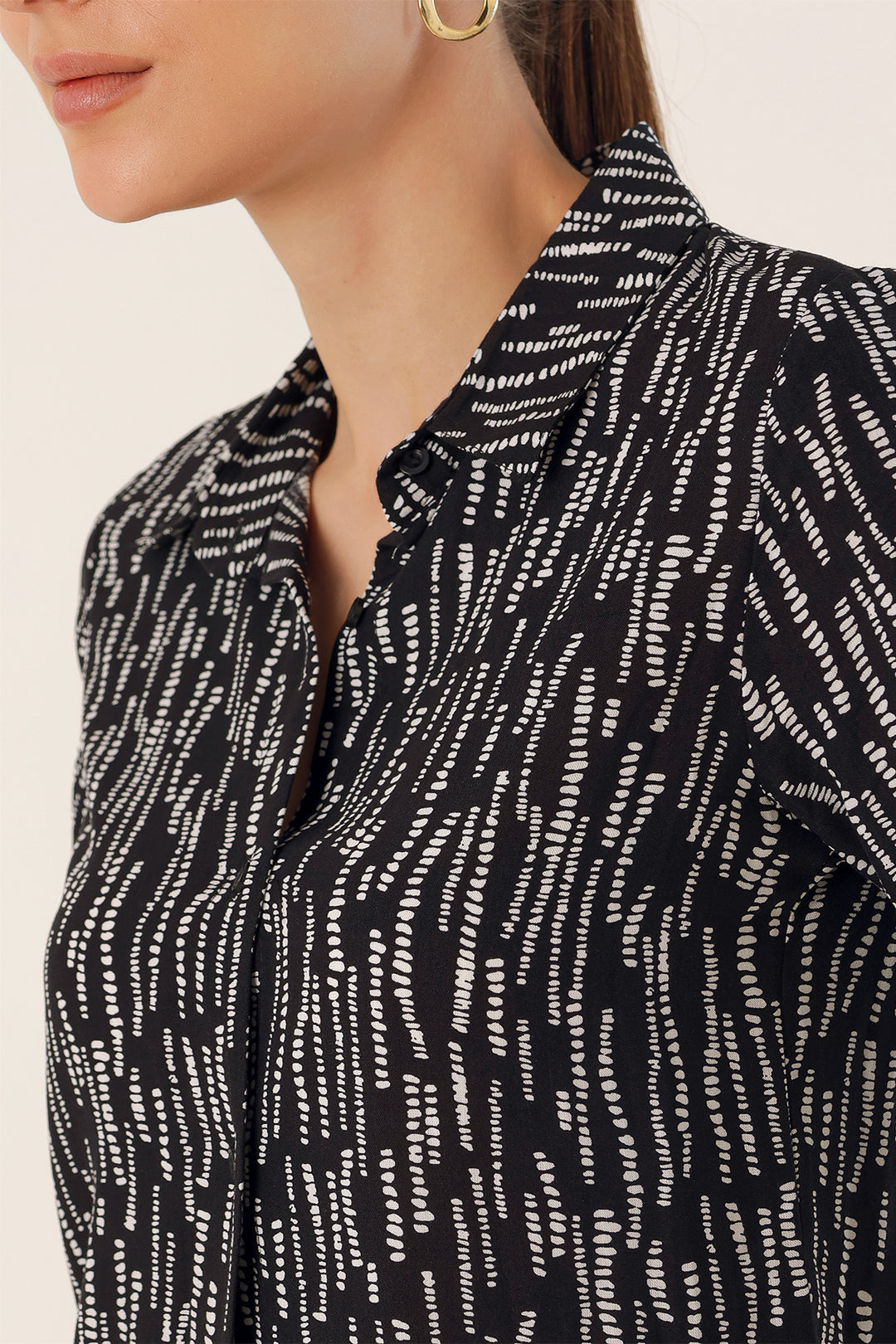 BGD Women Graphic Patterned Shirt - Black - Avondale