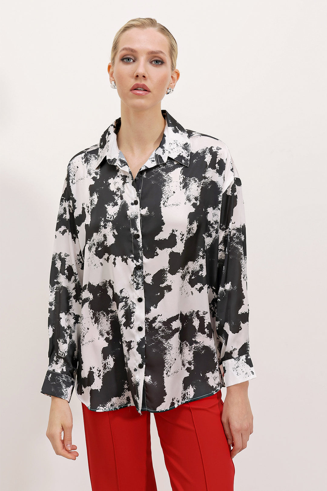 BGD Women Lightweight Satin Shirt - L. Black - Avondale