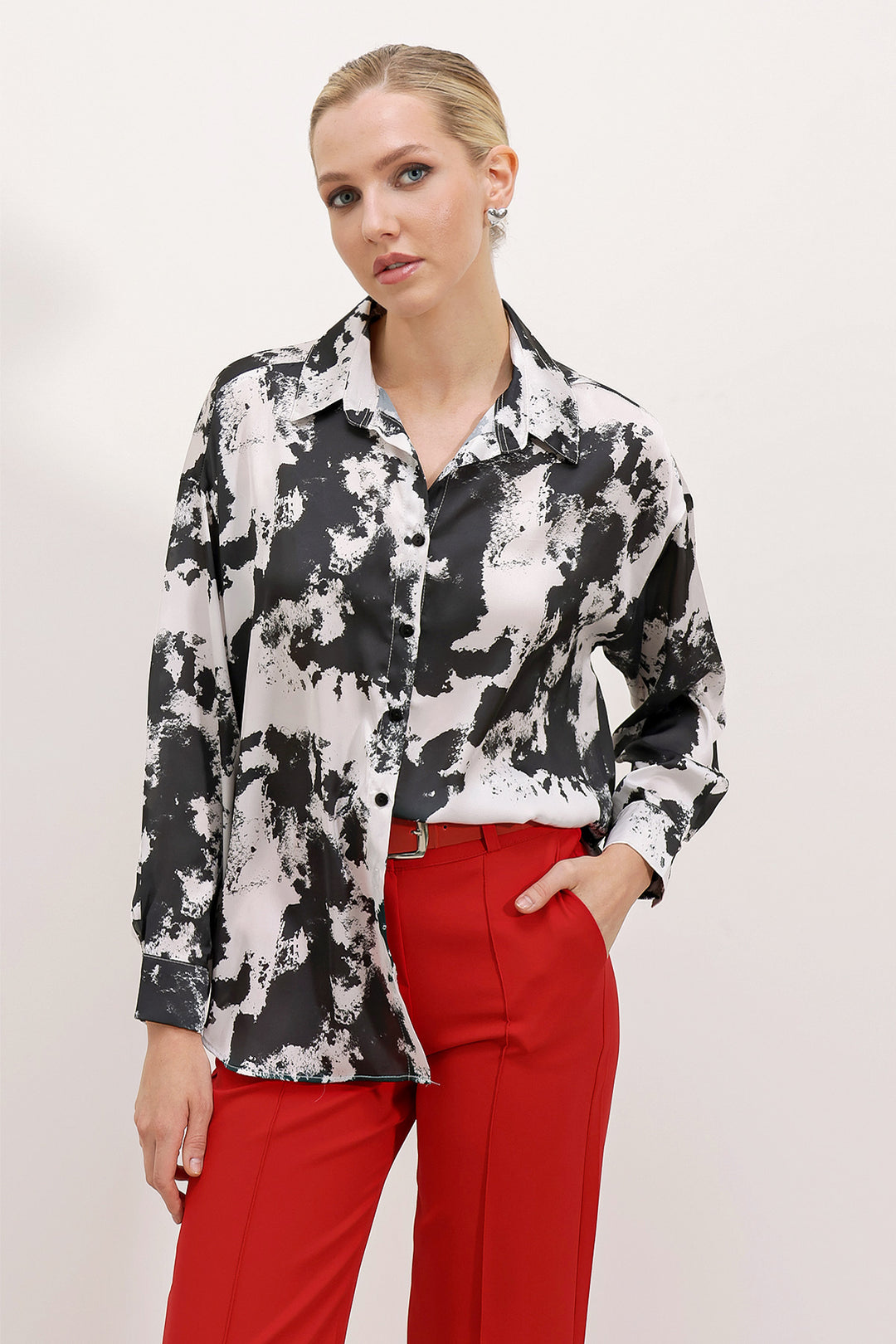 BGD Women Lightweight Satin Shirt - L. Black - Avondale