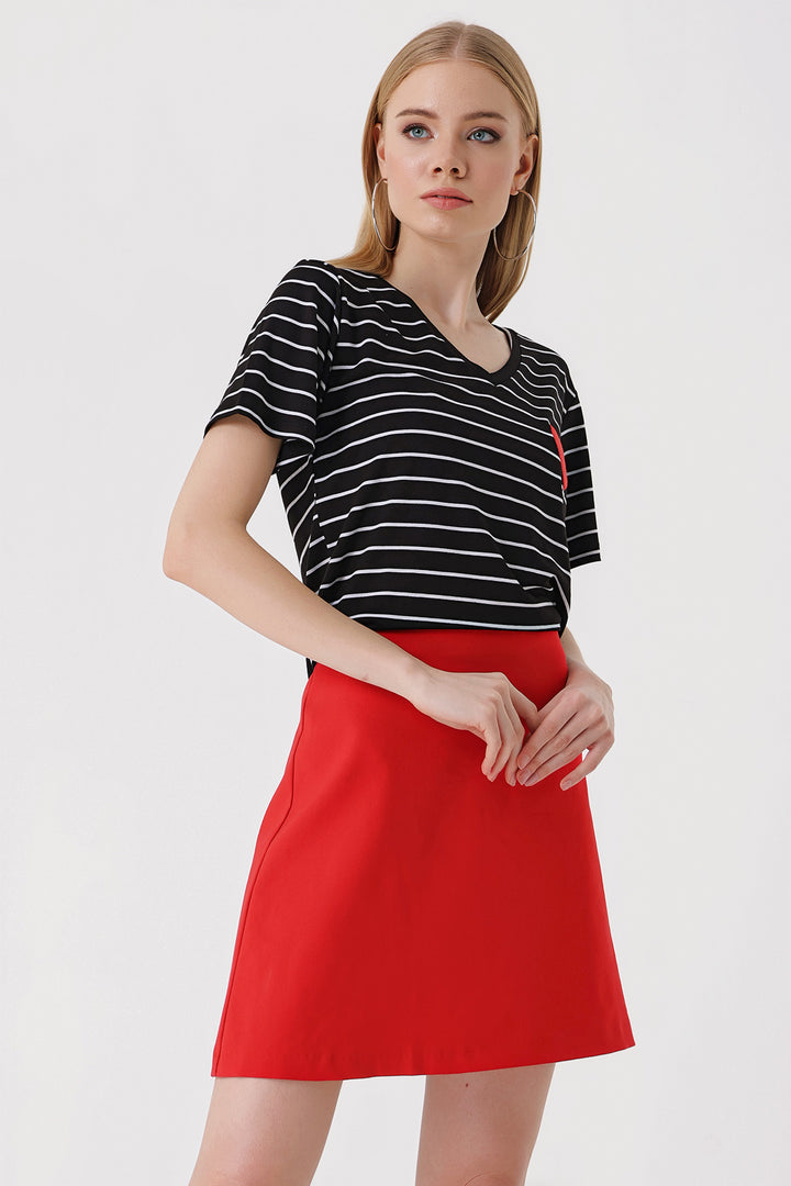 BGD Women Heart Detailed Striped T-shirt - Black - Avondale