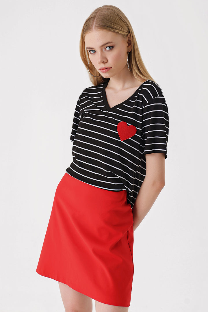 BGD Women Heart Detailed Striped T-shirt - Black - Avondale