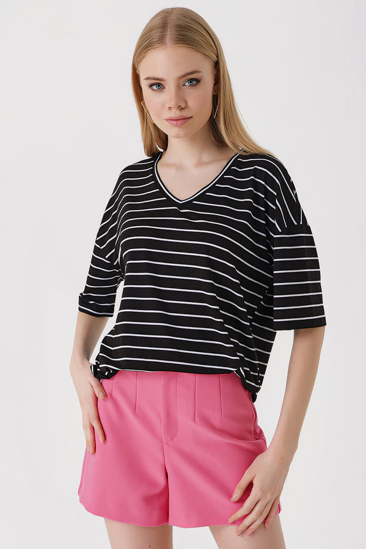 BGD Women Striped Oversized T-shirt - Black - Avondale