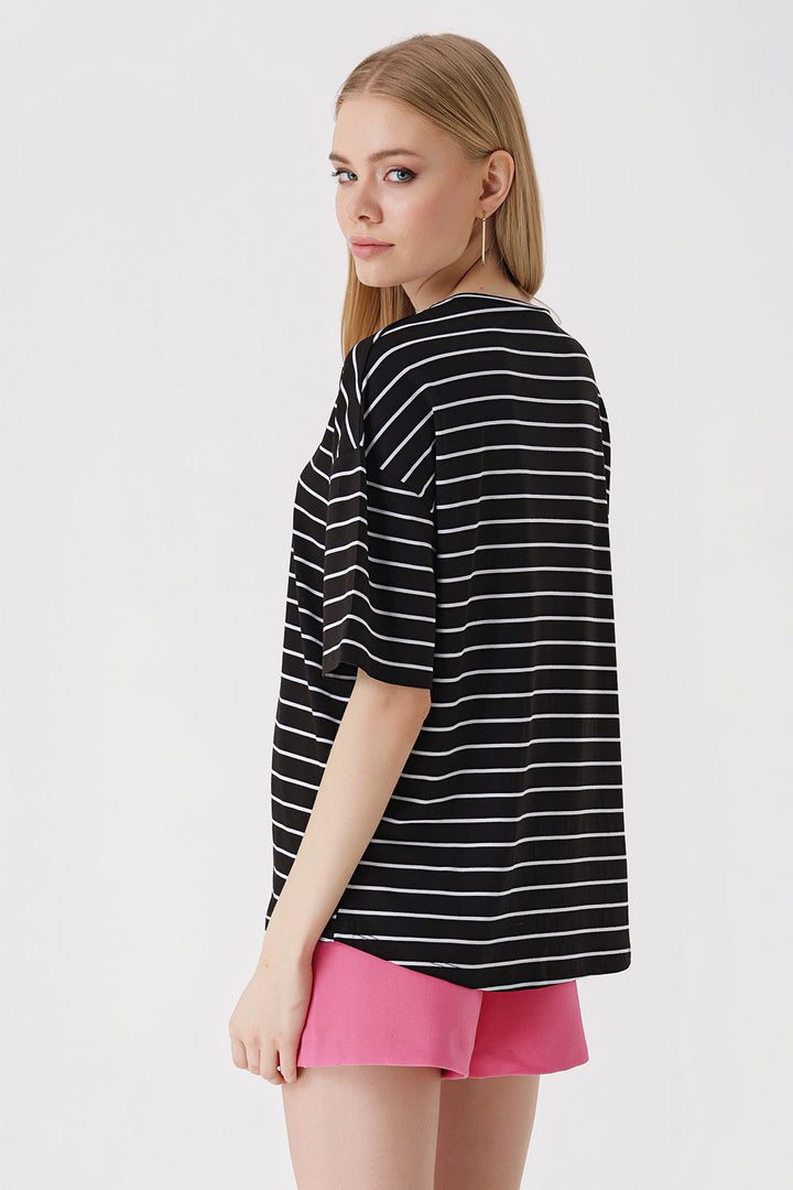 BGD Women Striped Oversized T-shirt - Black - Avondale