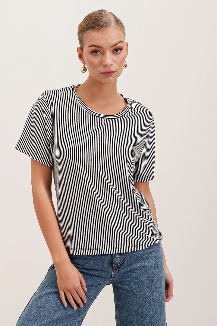 BGD Women Striped Basic T-shirt - Black - Avondale