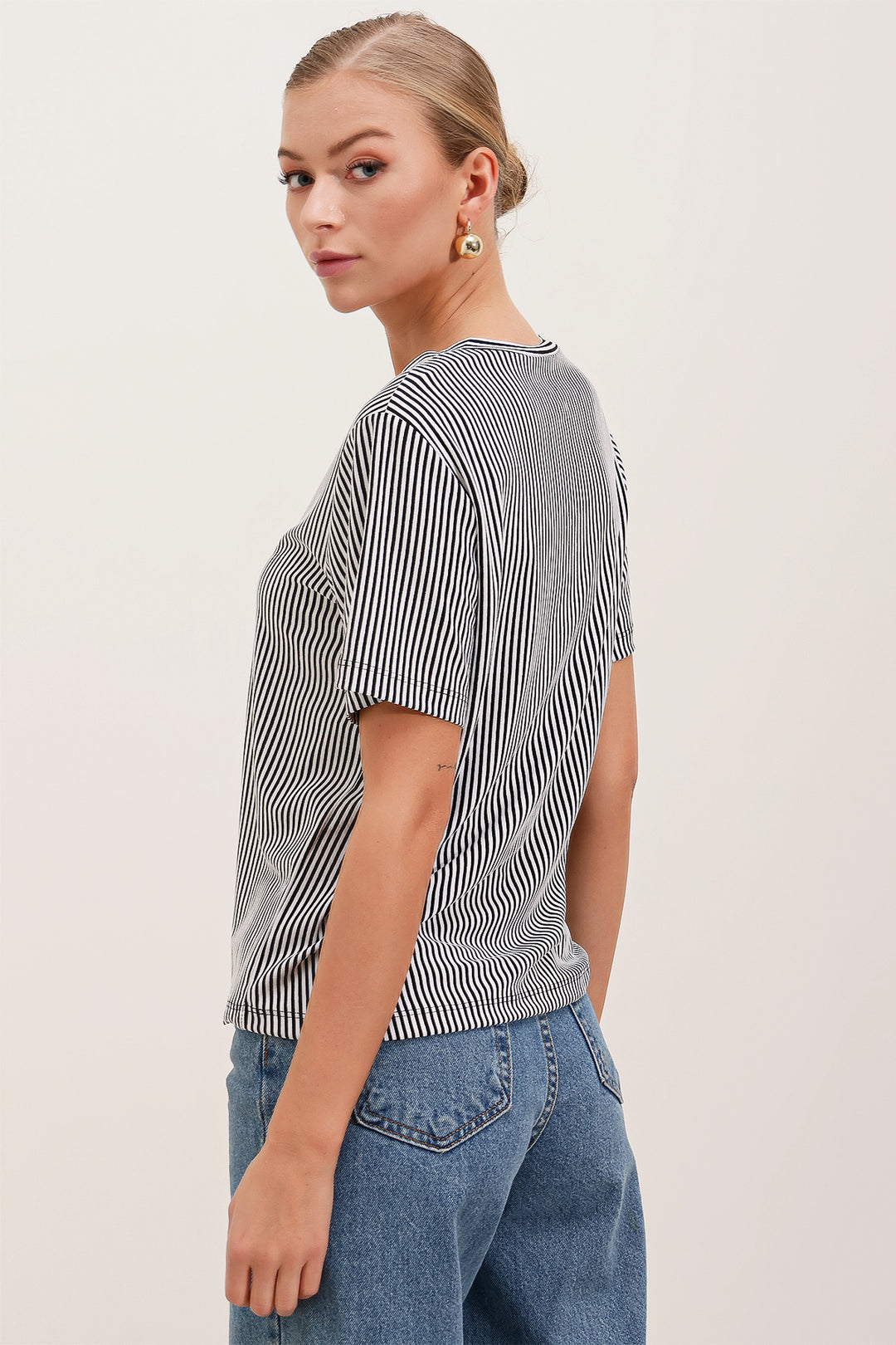 BGD Women Striped Basic T-shirt - Black - Avondale