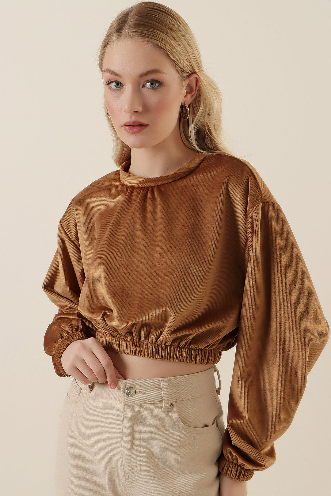 BGD Women Velvet Crop Blouse - Biscuit - Avondale