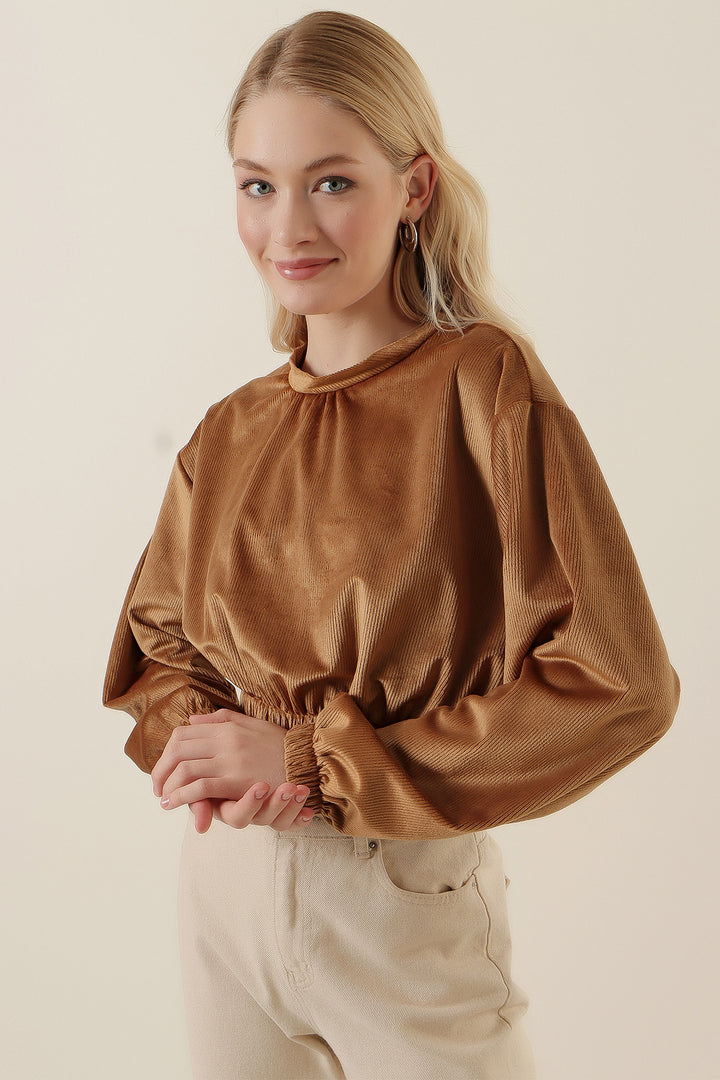 BGD Women Velvet Crop Blouse - Biscuit - Avondale