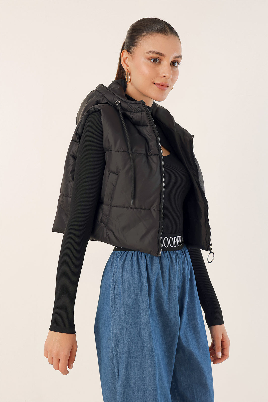 BGD Women Crop Puffer Vest - Black - Avondale