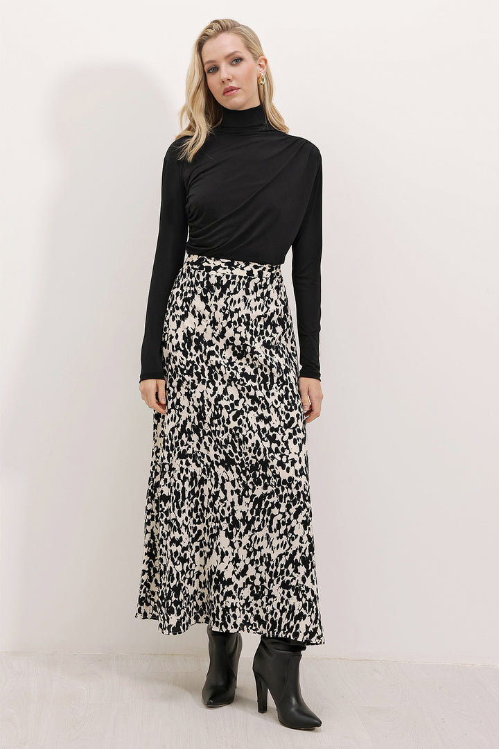 BGD Women Patterned Viscose Skirt - Black - Avondale