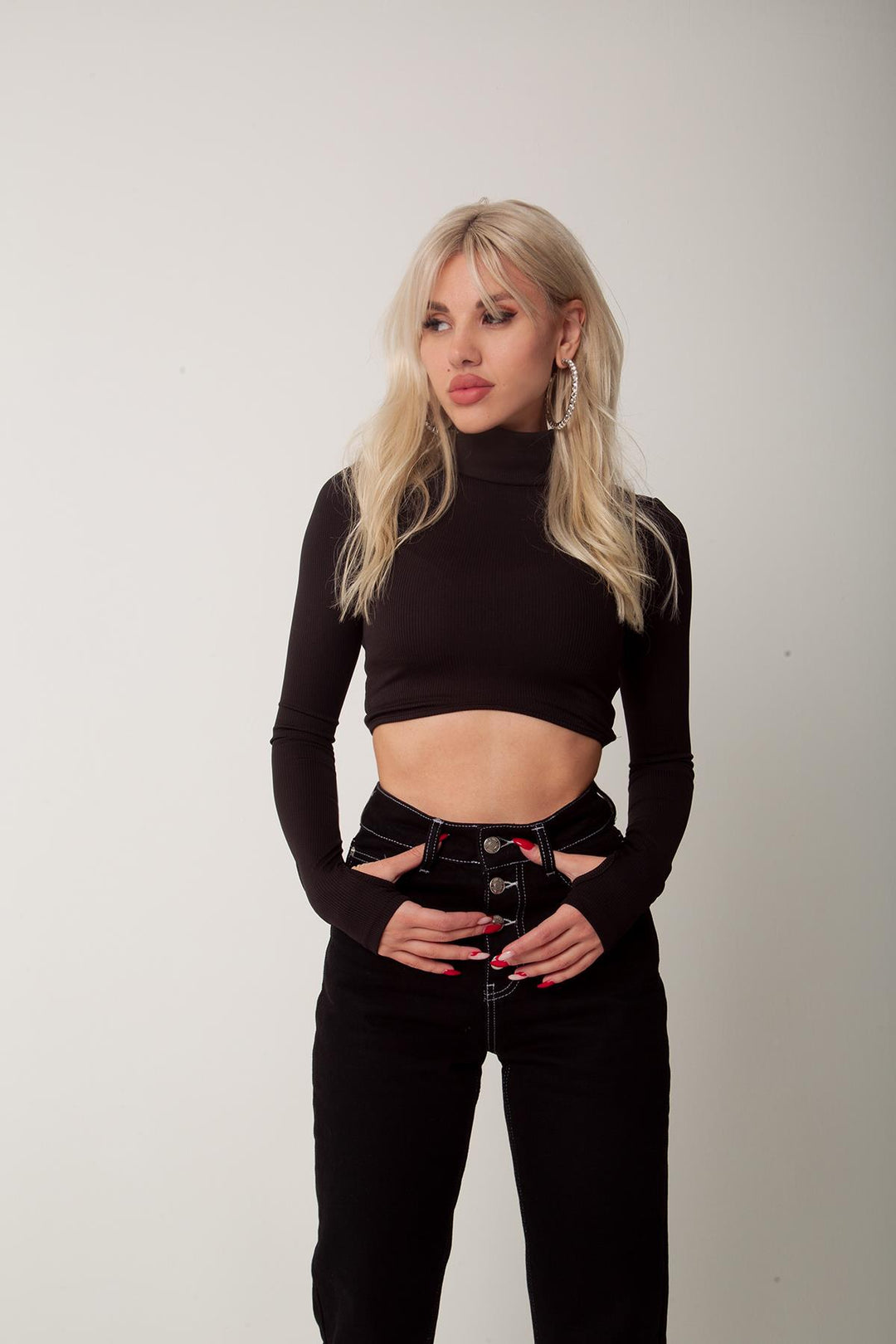 HLLY Women Prix Crop Black - جورجينا