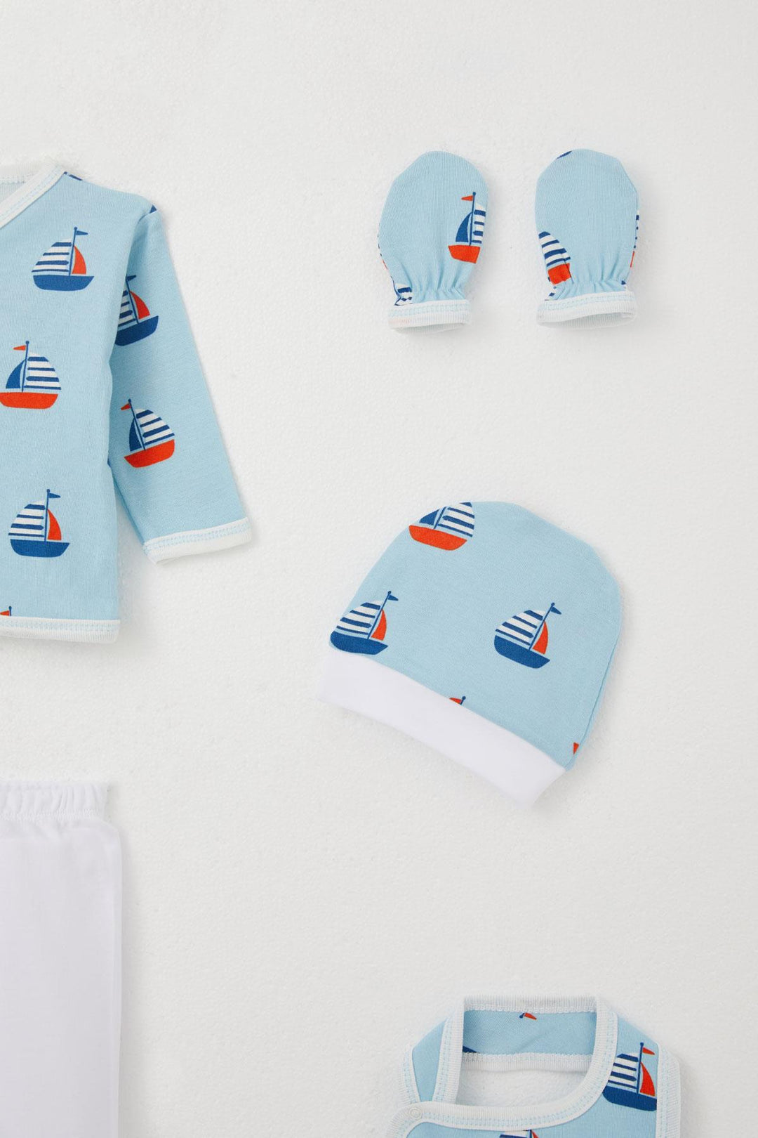 BRE Breeze Baby Boy Hospital Outfit 5 Piece Sailboat Pattern 0-3 Months, Light Blue - La Roche-sur-Yon