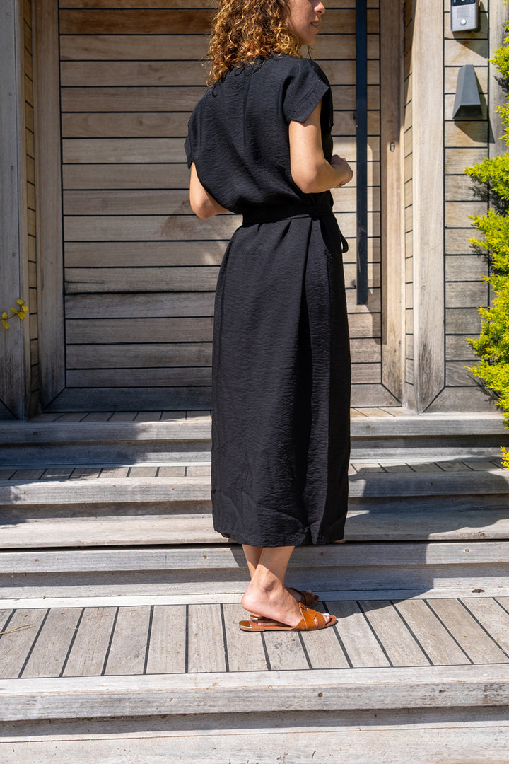 GNS Woman Black Linen Front Slit