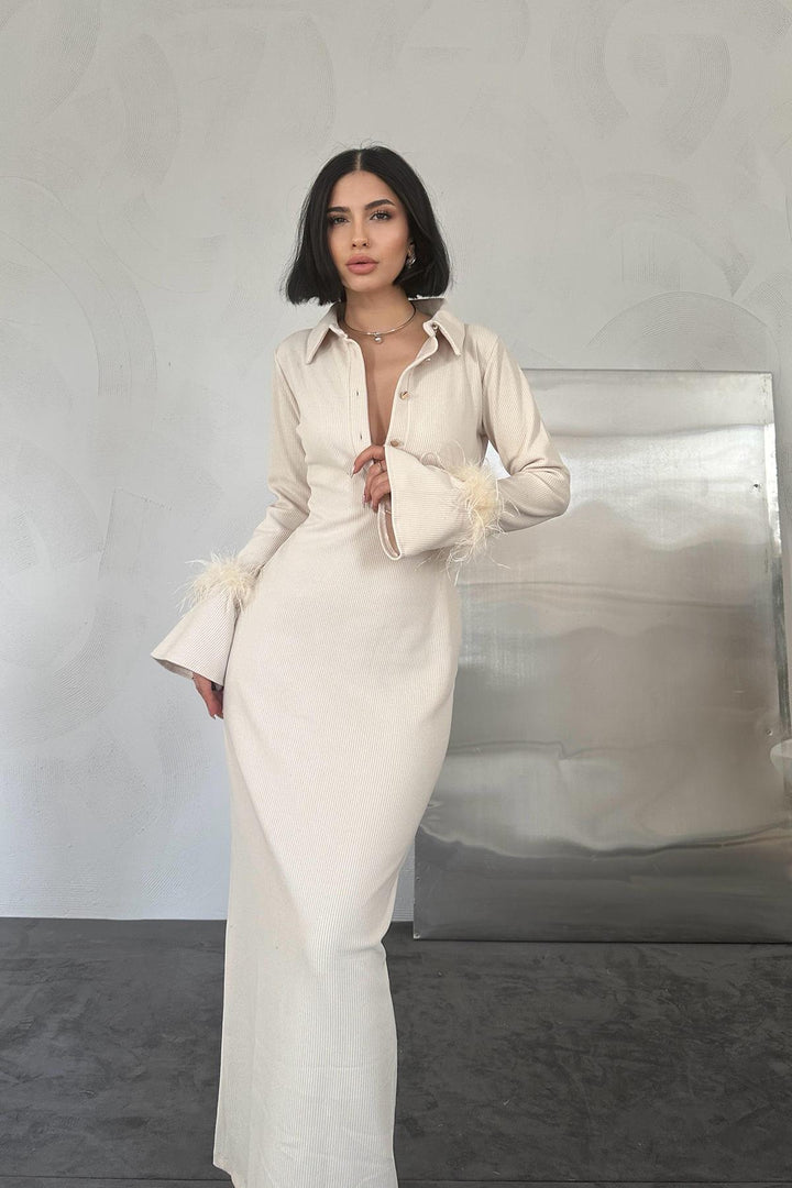 Robe à fourrure à pointe à manches Els - Beige - Uman