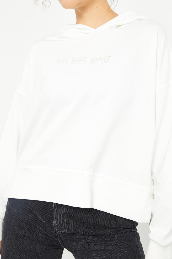 TMY Ecru Hooded Basic Women's Oversize Sweatshirt with Embroidered Writing - 97164 - Boadilla del Monte