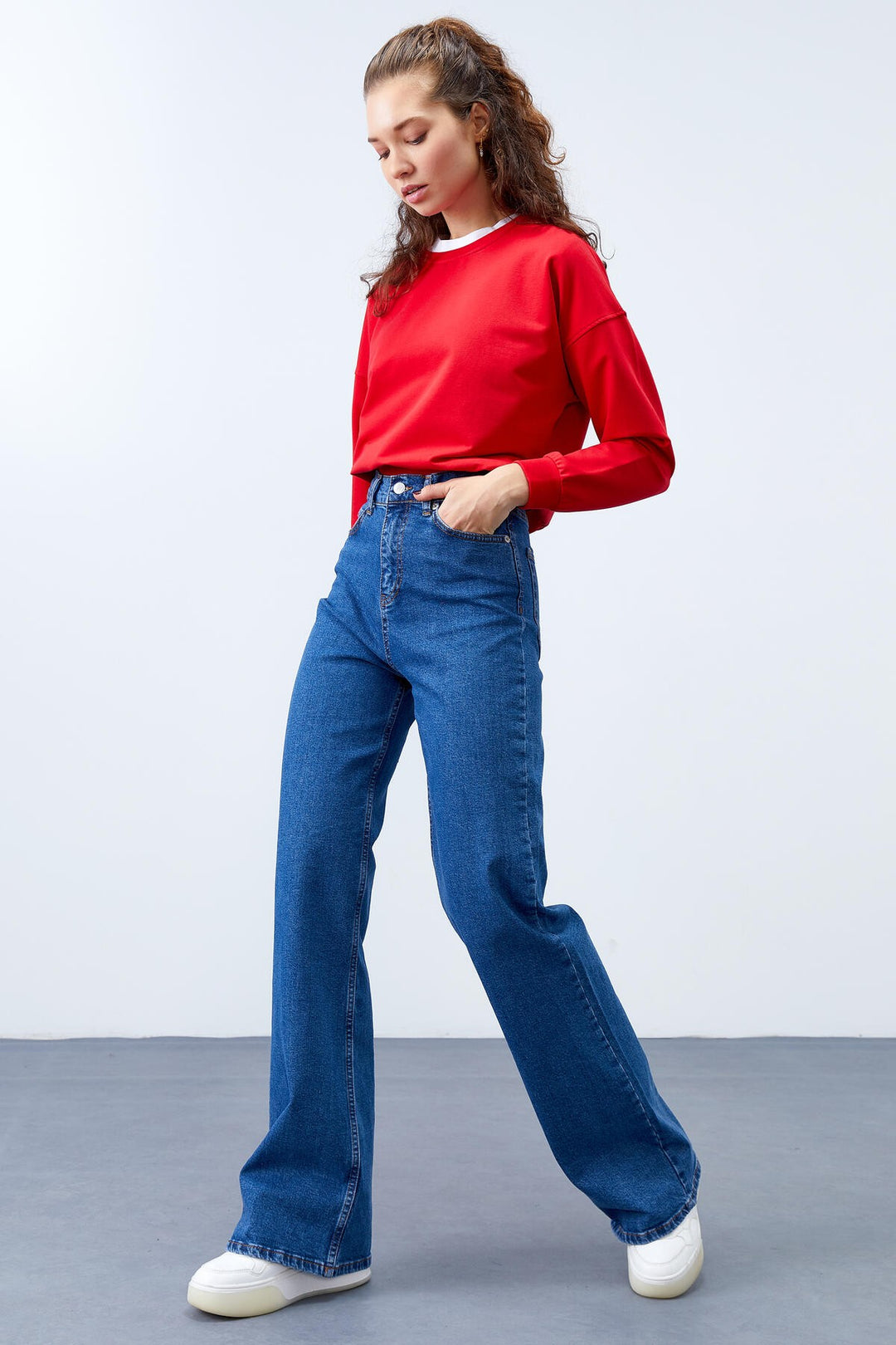 سويت شيرت TMY Red Basic Comfort Fit O Neck للسيدات - 97114 - سان خوان