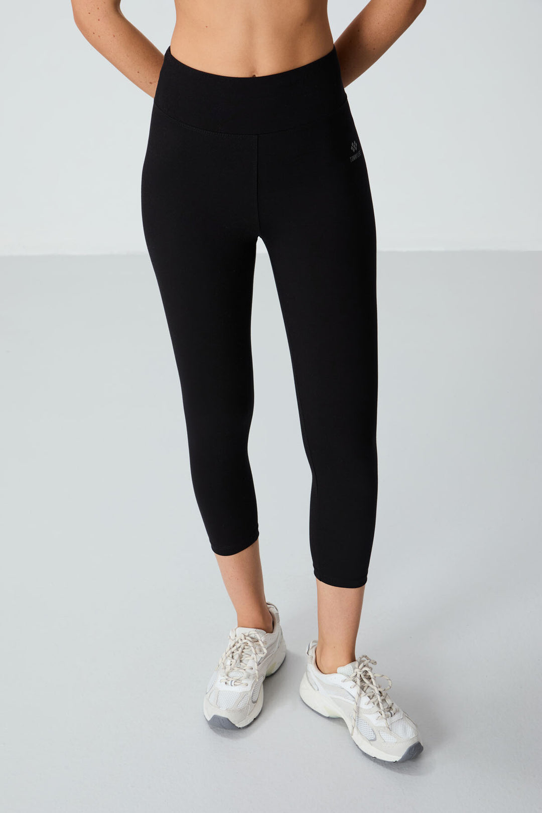 TMY Black High Waist Slim Fit Cropped Leg Women's Capri Leggings - 93097 - Brühl