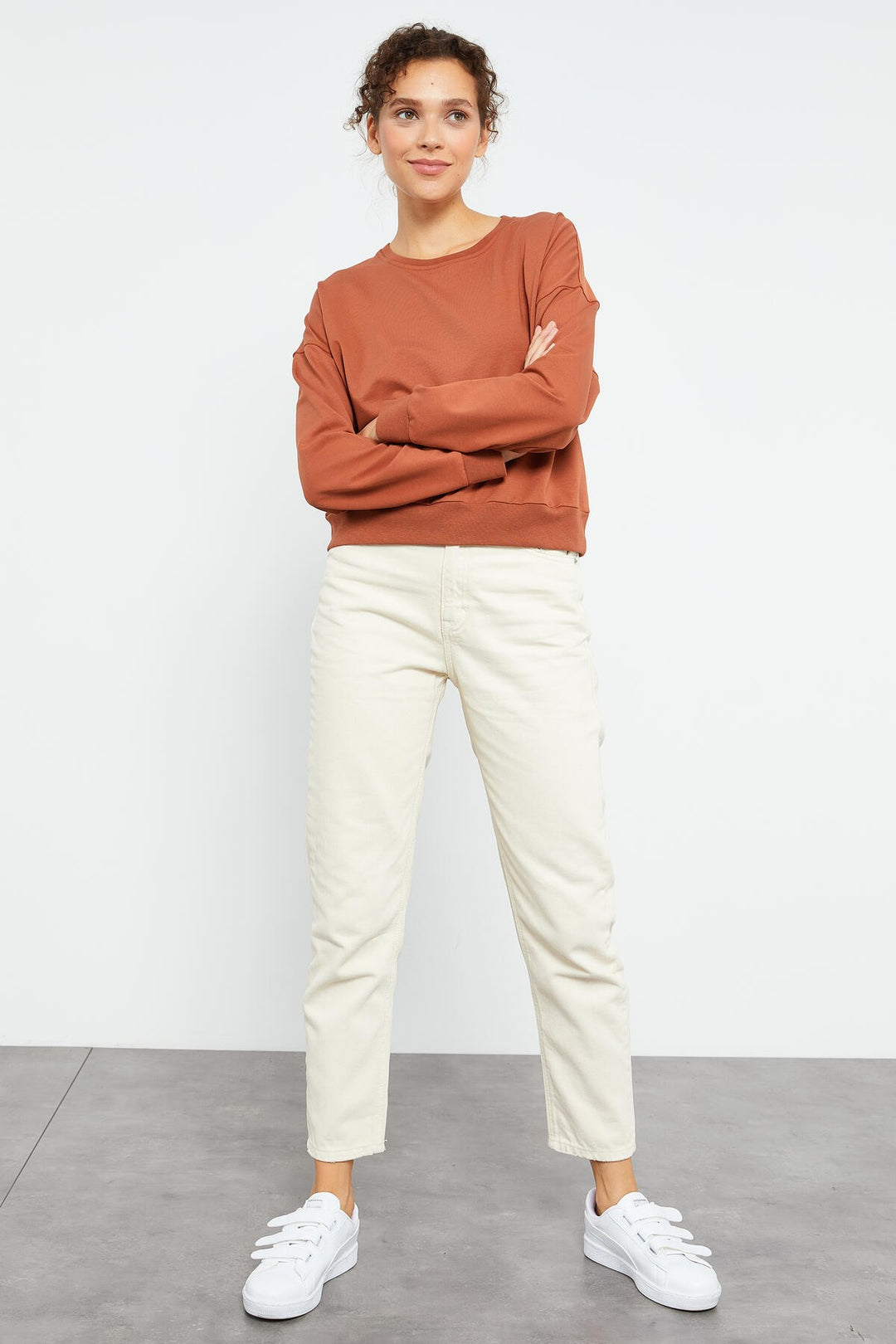 TMY Cinnamon Basic Comfort Fit سويت شيرت نسائي برقبة دائرية - 97114 - بارك ريدج