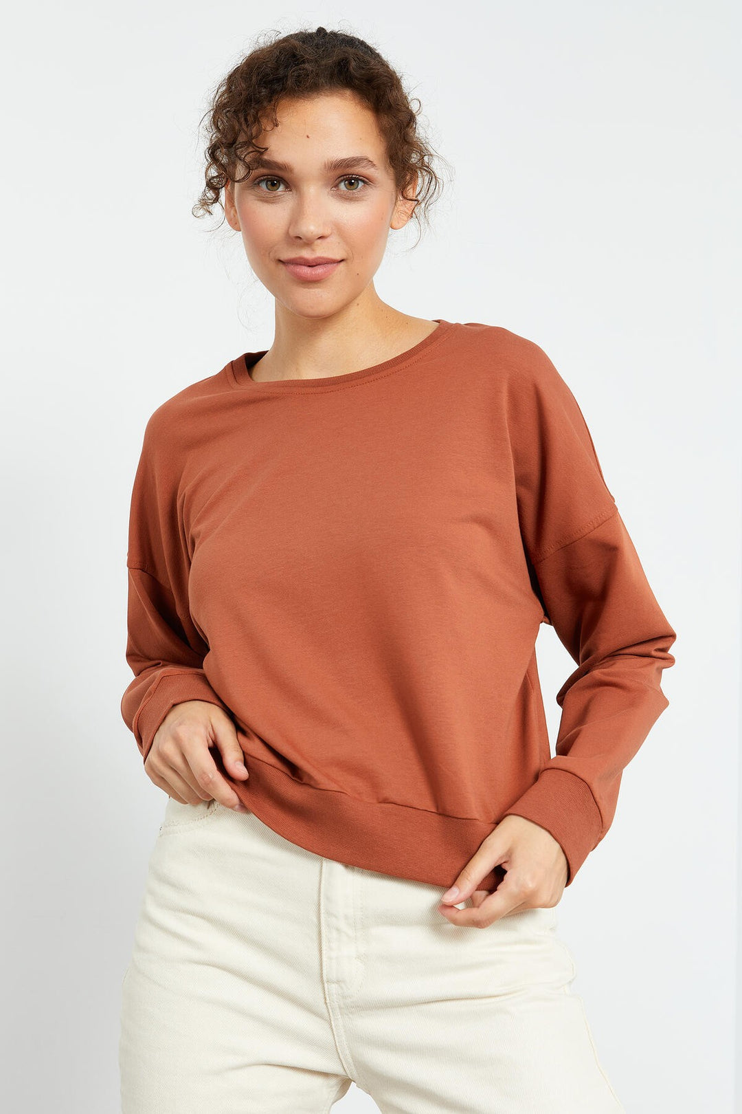 TMY Cinnamon Basic Comfort Fit سويت شيرت نسائي برقبة دائرية - 97114 - بارك ريدج