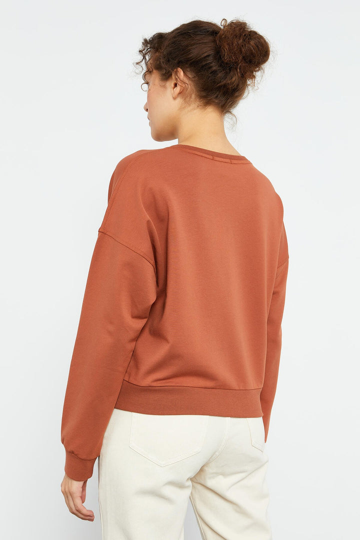 TMY Cinnamon Basic Comfort Fit سويت شيرت نسائي برقبة دائرية - 97114 - بارك ريدج