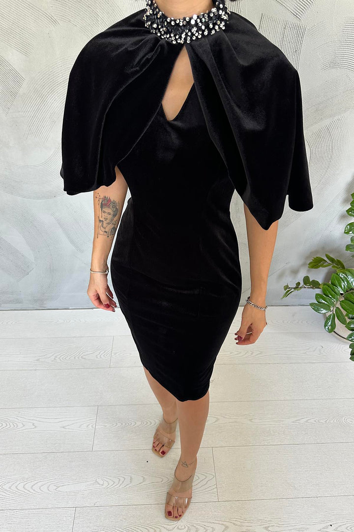 Robe détaillée Els avec Cape - Black - Lawrence