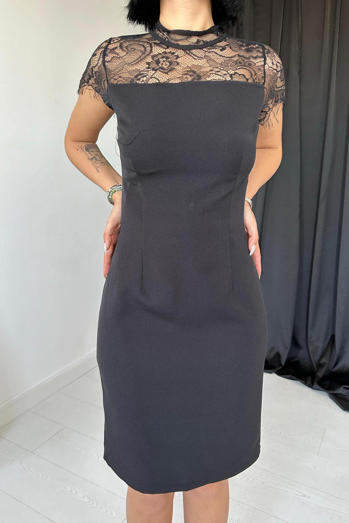 Robe Backless Els - Black - St. Louis Park